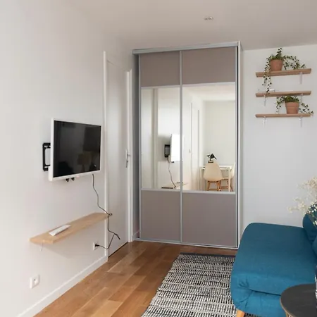 Love Cocoon Nest Near Montmartre Paris
